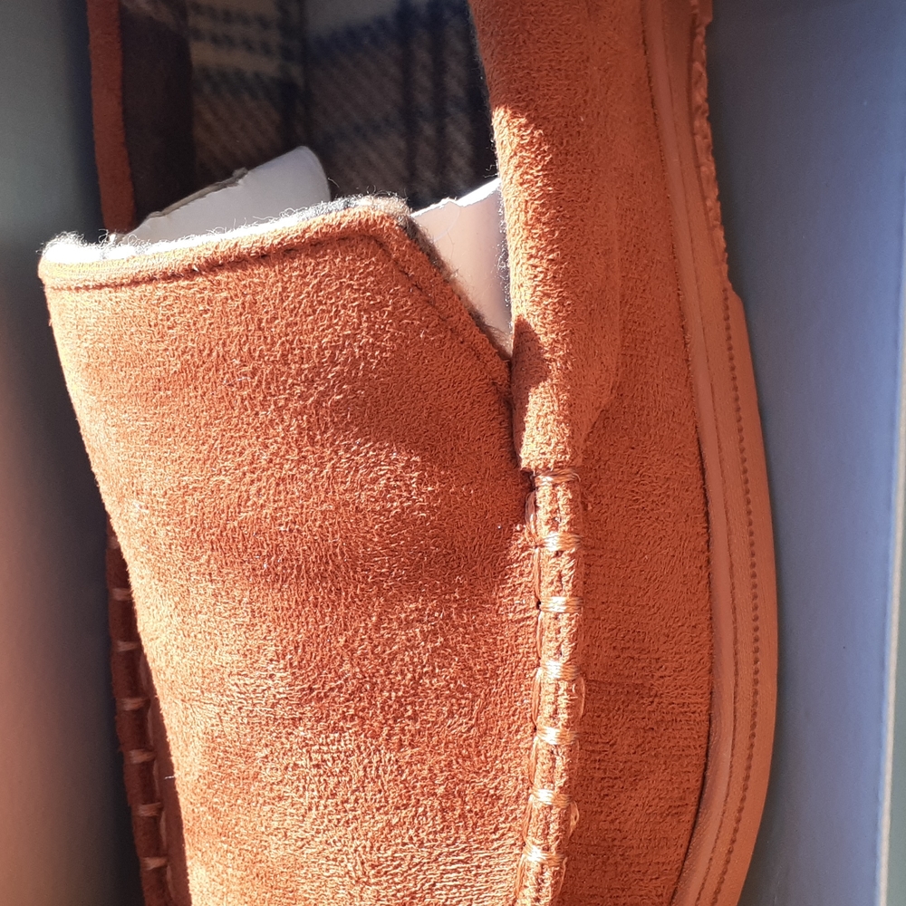 Men Slippers - Picture 2 of 9